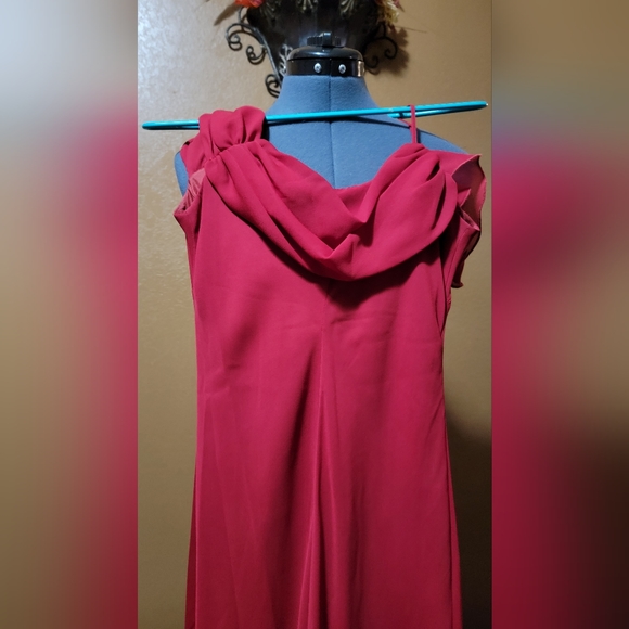 Red formal length drop sleeve dress - Picture 3 of 6